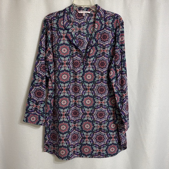 Victoria's Secret Tops - Women’s Victorias Secret Geometric Patterned sleep shirt. Size L/G